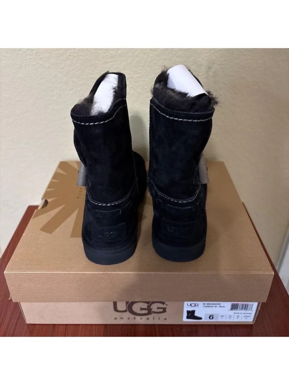 UGG Meadow Black Suede Sheepskin Boots Women's Size 6 NWT 1008043 - Picture 7 of 8